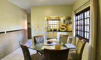 Imagem 5: Sobrado averbado a venda no melhor do Espinheiros com 4 quartos, sendo 2 suítes,2 vagas de