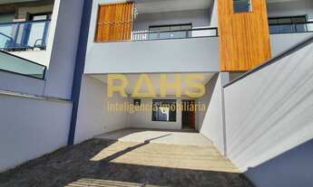 Imagem: Sobrado a venda com 3 Quartos no Bairro