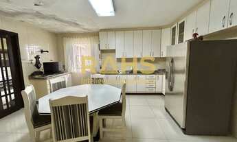 Imagem 4: Casa com 3 quartos sendo 1 suíte, 3 vagas de garagem, área de churrasqueira e amplo quinta