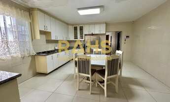 Imagem 2: Casa com 3 quartos sendo 1 suíte, 3 vagas de garagem, área de churrasqueira e amplo quinta