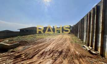 Imagem 2: Terreno plano pronto para construir já com projeto de uma linda residência com alvará de c