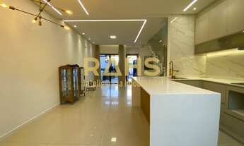 Imagem: Casa Geminada à venda no bairro Glória