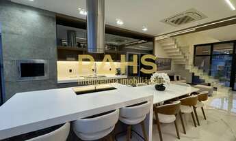 Imagem: Sobrado com 3 Suítes à venda no Santo