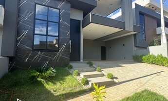 Imagem: Luxuosa casa em condomínio à venda em