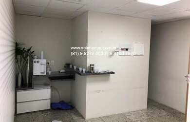 Imagem 3: Sala Comercial de Alto Padrão no Empresarial Rio Mar Trade Center, 2 Salas, 1 Banheiro, 2