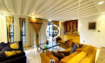 Imagem 7: Magnífica Casa à Venda em Santos-SP, Bairro Embaré: 3 Quartos, 3 Suítes, 2 Salas, 8 Banhei