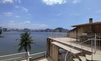 Imagem 2: Casa de Luxo com 3 Suítes e 4 Vagas no Parque Prainha, São Vicente-SP: Imperdível Oportuni