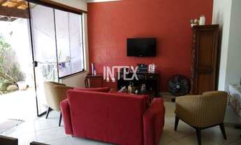 Imagem 4: Oportunidade única: Casa à venda em Piratininga, Niterói-RJ, com 3 quartos, 1 suíte e 160m