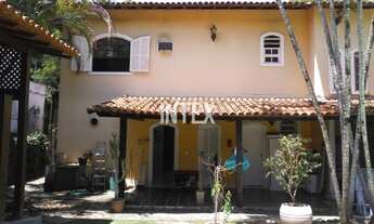 Imagem 2: Casa à venda em Piratininga, Niterói-RJ: 4 quartos, 1 suíte, 1 sala, 2 banheiros, 2 vagas