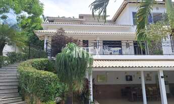 Imagem: Casa de alto padrão em condomínio na Maria