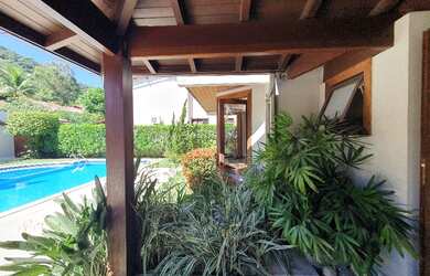 Imagem 3: Venda de Casa de Luxo em Condomínio em Itaipu, Niterói-RJ: 4 Quartos, 4 Suítes, 3 Salas, 6