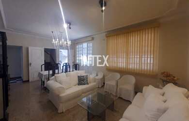 Imagem 2: Casa de Luxo à Venda em Niterói-RJ, São Francisco: 5 Quartos, 2 Suítes, 3 Salas, 4 Banheir