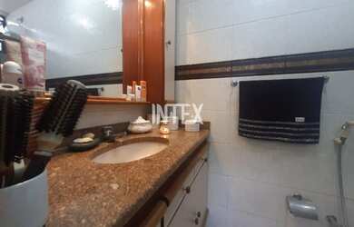 Imagem 15: Casa de Luxo à Venda em Niterói-RJ, São Francisco: 5 Quartos, 2 Suítes, 3 Salas, 4 Banheir