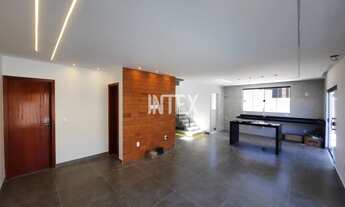 Imagem 6: Imperdível Casa à Venda em Itaipu, Niterói-RJ: 4 Quartos, 4 Suítes, 2 Salas, 4 Banheiros