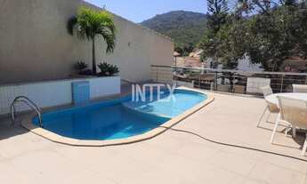 Imagem 5: Casa de Luxo em Condomínio com 4 Quartos e 3 Suítes em Várzea das Moças, Niterói-RJ