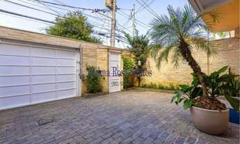 Imagem 7: 4 dormitórios, 2 suíte, 5 banheiro, 4 vagas na garagem, 220M² de Área Construída