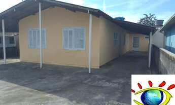 Imagem: 3 dormitórios, 2 banheiro, 4 vagas na garagem