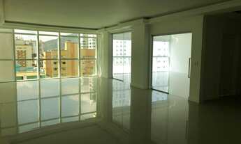 Imagem 2: 4 dormitórios, 4 suíte, 5 banheiro, 3 vagas na garagem, 270M² de Área Construída