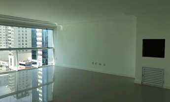 Imagem 6: 4 dormitórios, 4 suíte, 5 banheiro, 3 vagas na garagem, 270M² de Área Construída