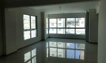 Imagem 6: 4 dormitórios, 2 suíte, 4 banheiro, 3 vagas na garagem, 193M² de Área Construída