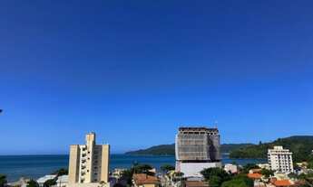 Imagem 2: 4 dormitórios, 2 suíte, 2 vagas na garagem, 190M² de Área Construída, 230M² de Área Total