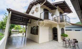 Imagem: 3 dormitórios, 3 banheiro, 4 vagas na garagem