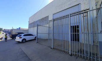 Imagem: 3 banheiro, 9 vagas na garagem