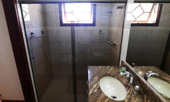 Imagem 2: 3 dormitórios, 3 suíte, 5 banheiro, 2 vagas na garagem