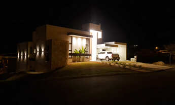 Imagem 2: 4 dormitórios, 4 suíte, 5 banheiro, 4 vagas na garagem