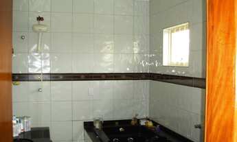 Imagem 2: 3 dormitórios, 1 suítes, 4 banheiro, 2 vagas na garagem, 248M² de Área Construída