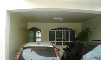 Imagem 7: 3 dormitórios, 1 suítes, 4 banheiro, 2 vagas na garagem, 248M² de Área Construída