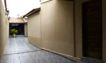 Imagem: 5 dormitórios, 3 banheiro, 6 vagas na garagem