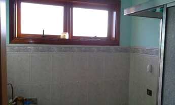 Imagem 4: 4 dormitórios, 1 suítes, 4 banheiro, 2 vagas na garagem, 207M² de Área Construída