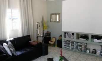 Imagem 2: 3 dormitórios, 1 suítes, 4 banheiro, 5 vagas na garagem, 223M² de Área Construída