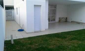 Imagem 2: 3 dormitórios, 3 suíte, 4 vagas na garagem, 217M² de Área Construída