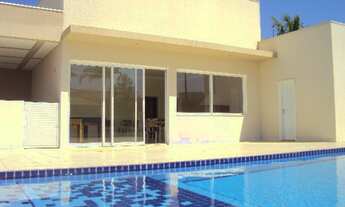 Imagem 2: 4 dormitórios, 4 suíte, 6 banheiro, 4 vagas na garagem, 400M² de Área Construída