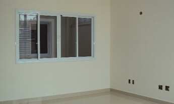 Imagem 2: 3 dormitórios, 1 suítes, 3 banheiro, 2 vagas na garagem, 138M² de Área Construída