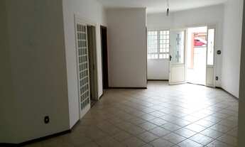 Imagem 6: 2 dormitórios, 2 suíte, 4 banheiro, 4 vagas na garagem, 300M² de Área Construída