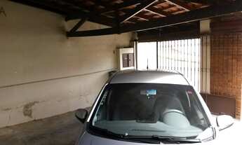 Imagem 2: 3 dormitórios, 1 banheiros, 2 vagas na garagem, 130M² de Área Construída