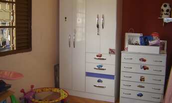 Imagem 2: 3 dormitórios, 1 suítes, 2 banheiro, 3 vagas na garagem, 168M² de Área Construída