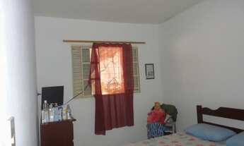 Imagem 2: 3 dormitórios, 1 banheiros, 4 vagas na garagem, 180M² de Área Construída