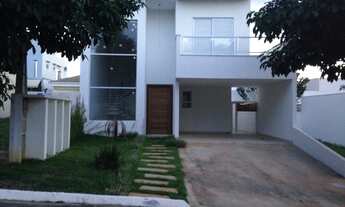 Imagem 2: 3 dormitórios, 3 suíte, 5 banheiro, 4 vagas na garagem, 214M² de Área Construída