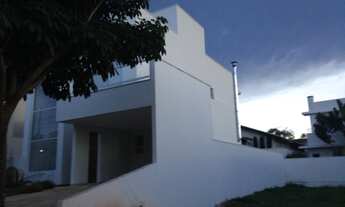 Imagem 4: 3 dormitórios, 3 suíte, 5 banheiro, 4 vagas na garagem, 214M² de Área Construída