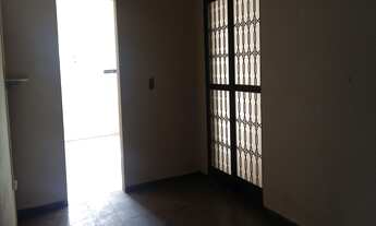 Imagem 3: 3 dormitórios, 2 banheiro, 1 vaga na garagem, 270M² de Área Construída