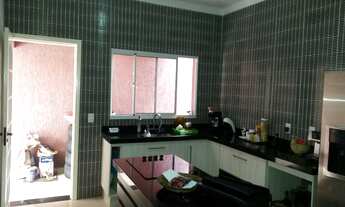 Imagem 3: 4 dormitórios, 2 suíte, 5 banheiro, 4 vagas na garagem, 214M² de Área Construída