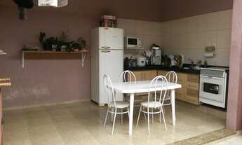 Imagem 4: 4 dormitórios, 2 suíte, 5 banheiro, 4 vagas na garagem, 214M² de Área Construída