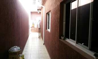 Imagem 2: 4 dormitórios, 2 suíte, 5 banheiro, 4 vagas na garagem, 214M² de Área Construída