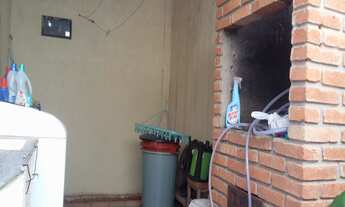 Imagem 2: 2 dormitórios, 1 banheiros, 2 vagas na garagem