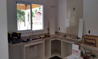 Imagem 2: 3 dormitórios, 1 suítes, 3 banheiro, 2 vagas na garagem, 145M² de Área Construída