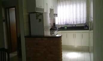 Imagem: 3 dormitórios, 3 banheiro, 2 vagas na garagem